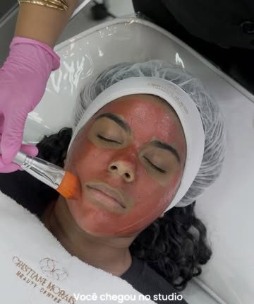 Aplicação de máscara facial